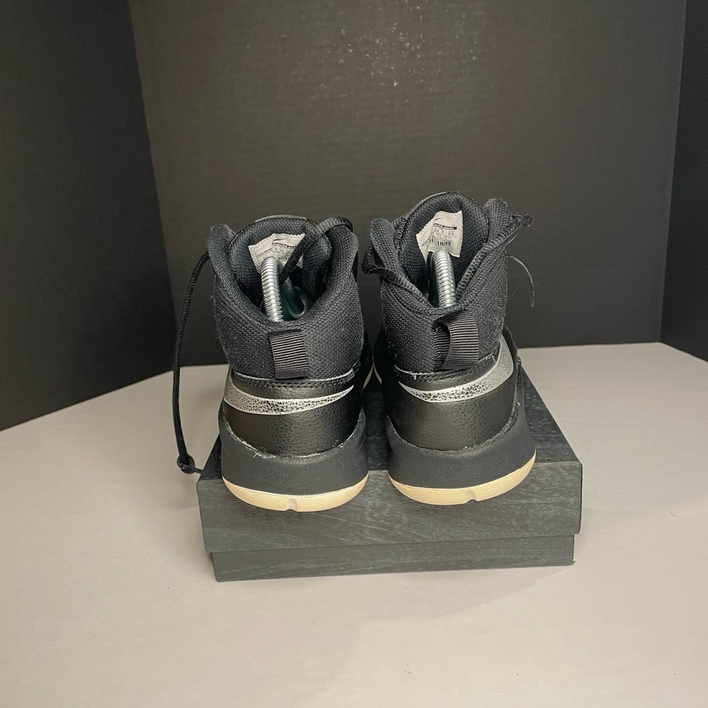 Nike Team Hustle D7 high tops. Youth size 6. 747998-001 - Picture 6 of 6